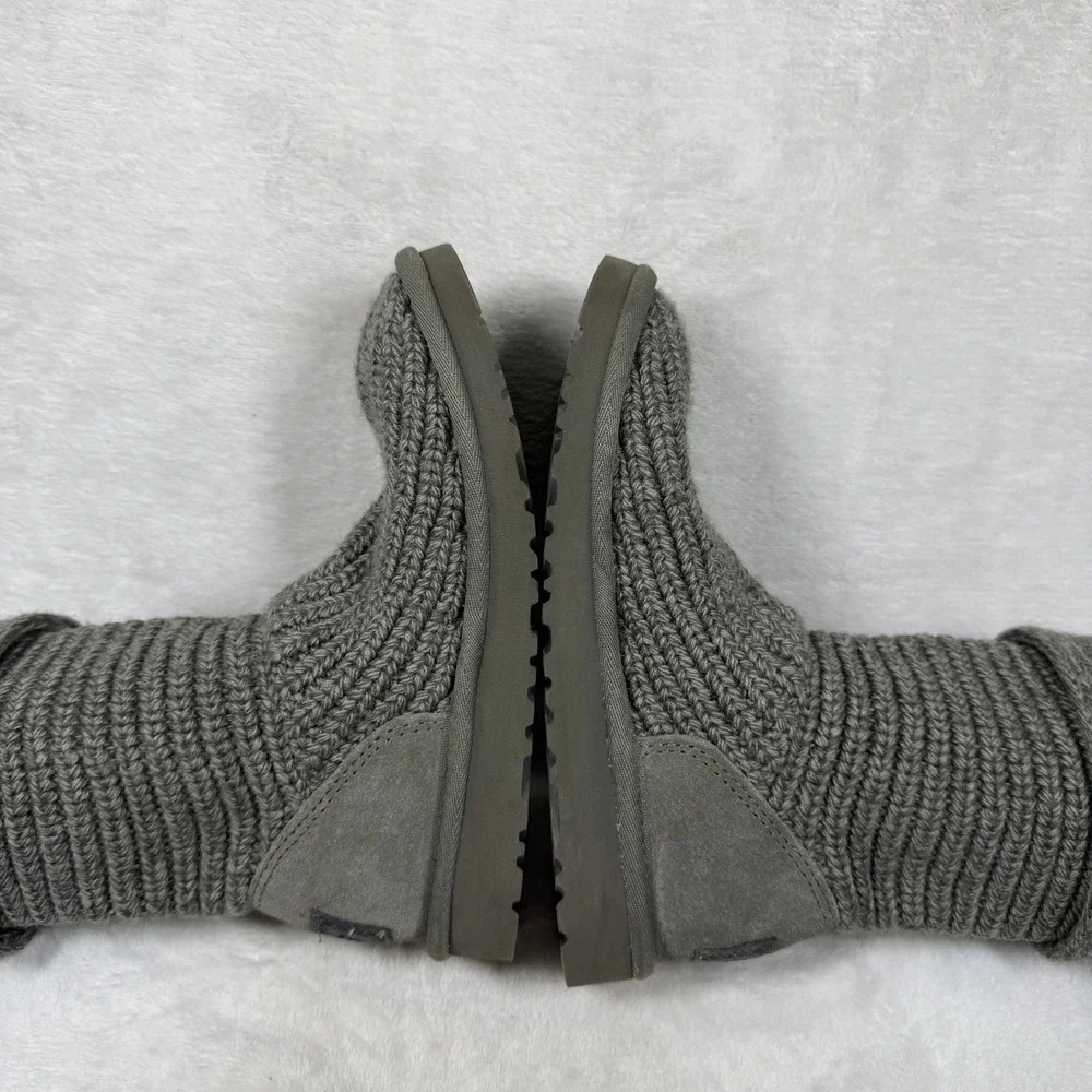 UGG Australia Cardy Grey Knit Button Boots S/N 5649 Kids Size 2 Mens 2